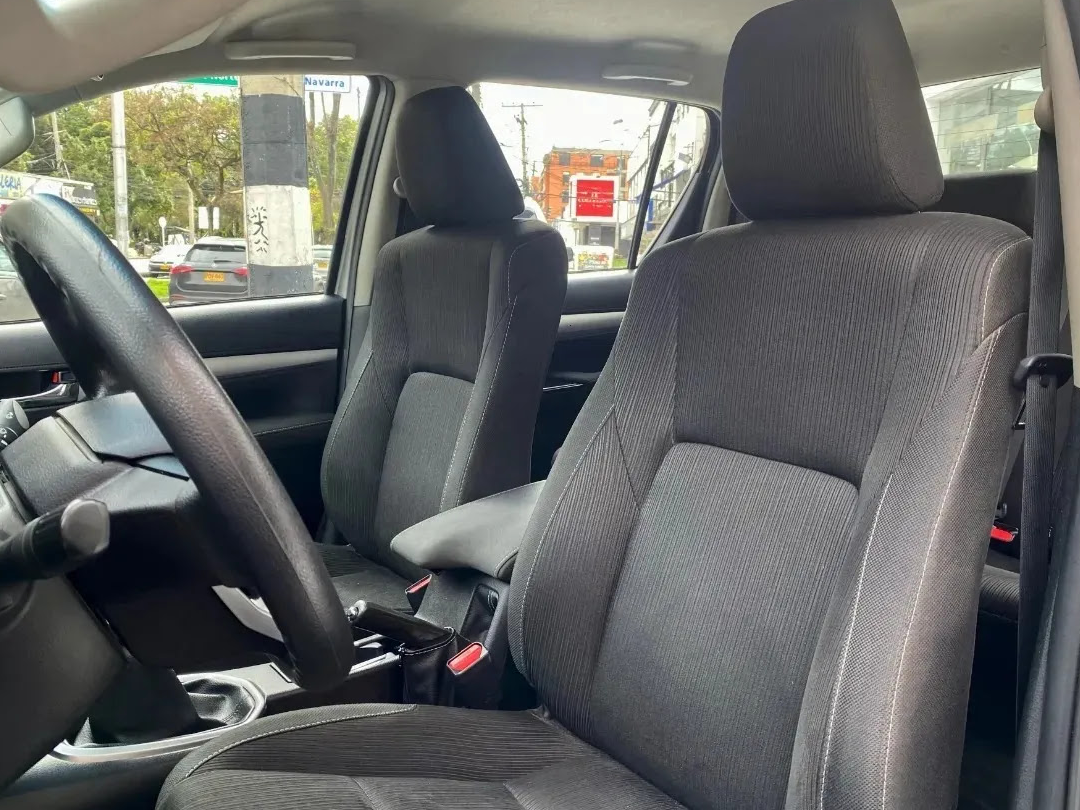 Toyota Hilux 2.7 4x4 full opcion 1